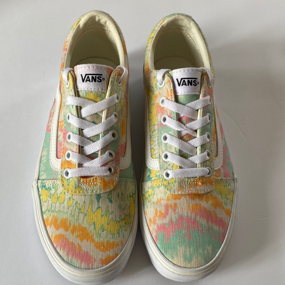Vans Ward Psychedelic Tie Dye Size 9 US Women